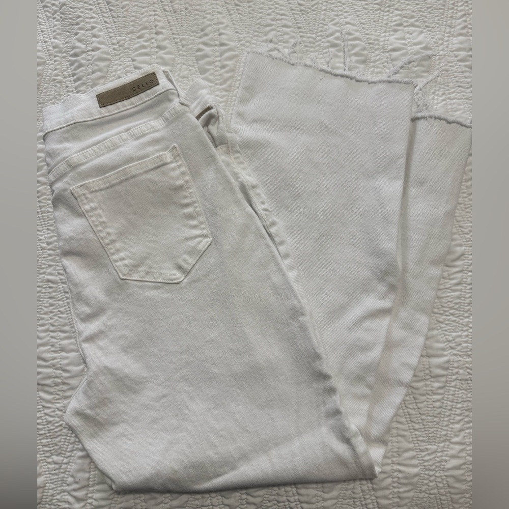 Cello Skipping Town Cut Hem Crop Flare Jeans •white • size 11